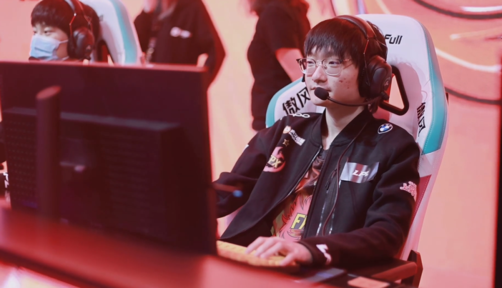 DFM碾压BRO，ShowMaker打出惊人五杀入围赛3:1（上海）