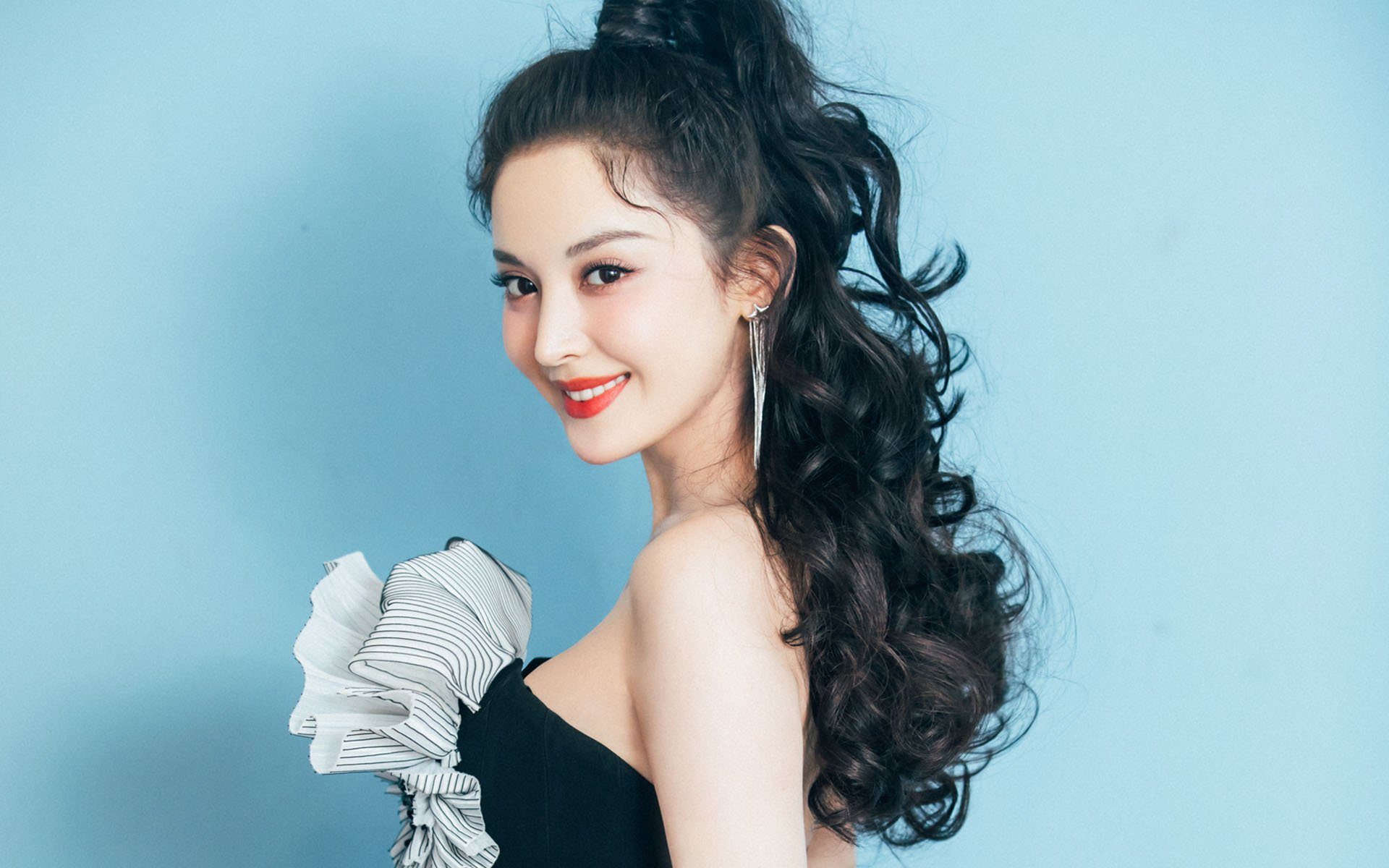 开云sport-小国的星辰与少年的聚光灯，当厄瓜多尔闯过芬兰，卡马文加照亮舞台